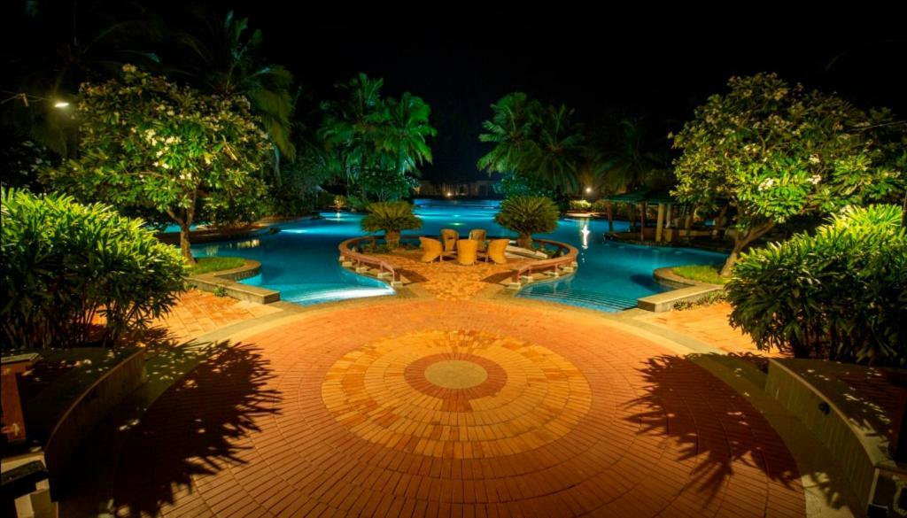Ocean Spray Hotel Kalapettai Exterior photo