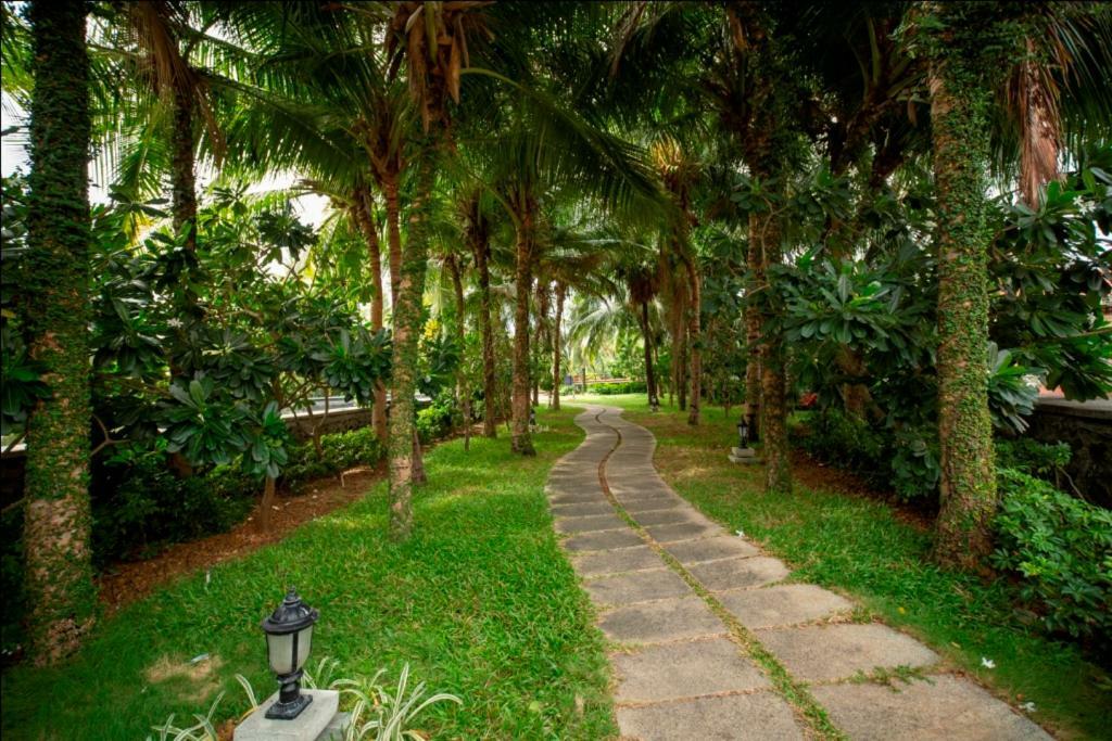 Ocean Spray Hotel Kalapettai Exterior photo