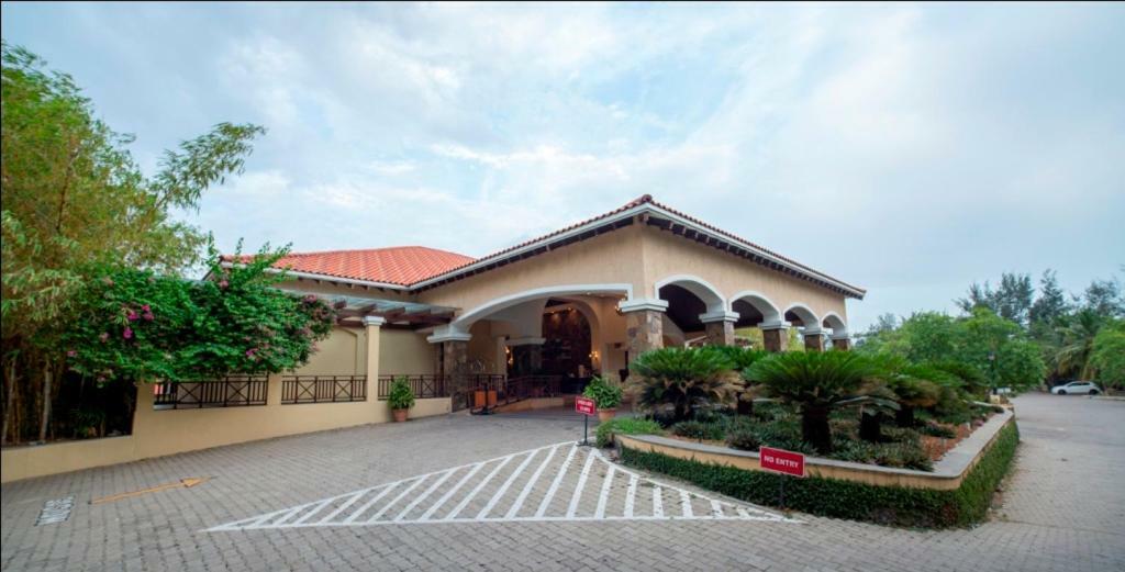 Ocean Spray Hotel Kalapettai Exterior photo
