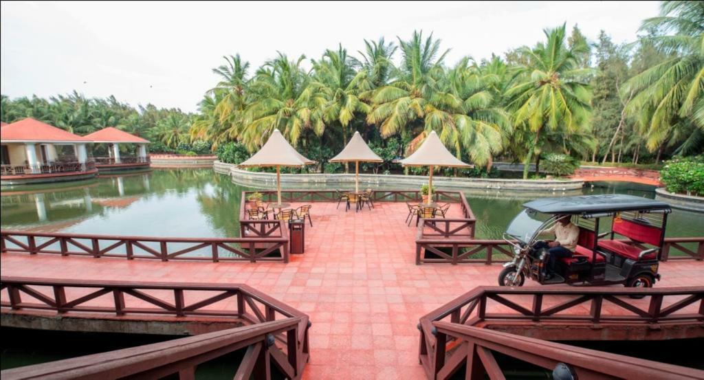 Ocean Spray Hotel Kalapettai Exterior photo