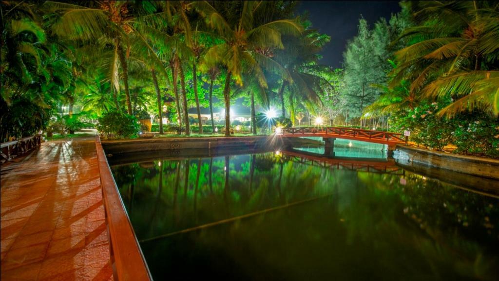 Ocean Spray Hotel Kalapettai Exterior photo