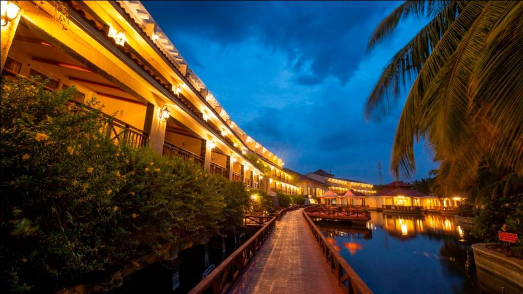 Ocean Spray Hotel Kalapettai Exterior photo