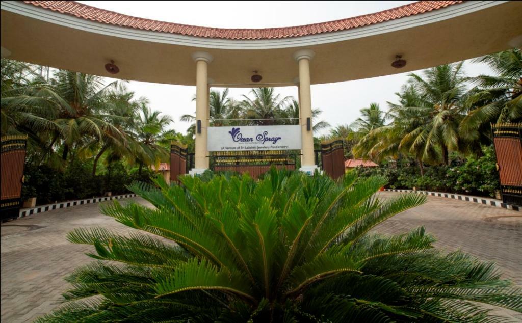 Ocean Spray Hotel Kalapettai Exterior photo