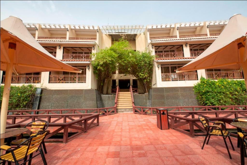 Ocean Spray Hotel Kalapettai Exterior photo