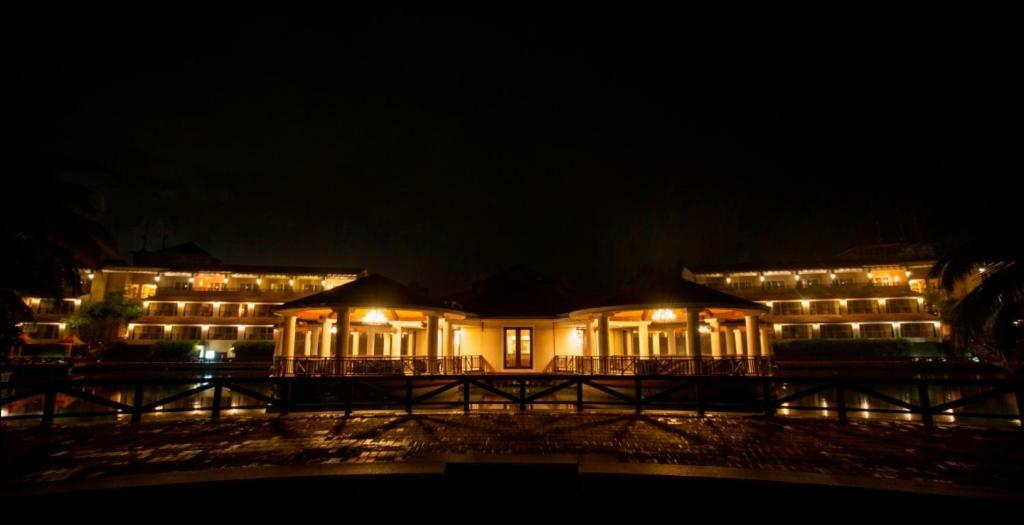 Ocean Spray Hotel Kalapettai Exterior photo