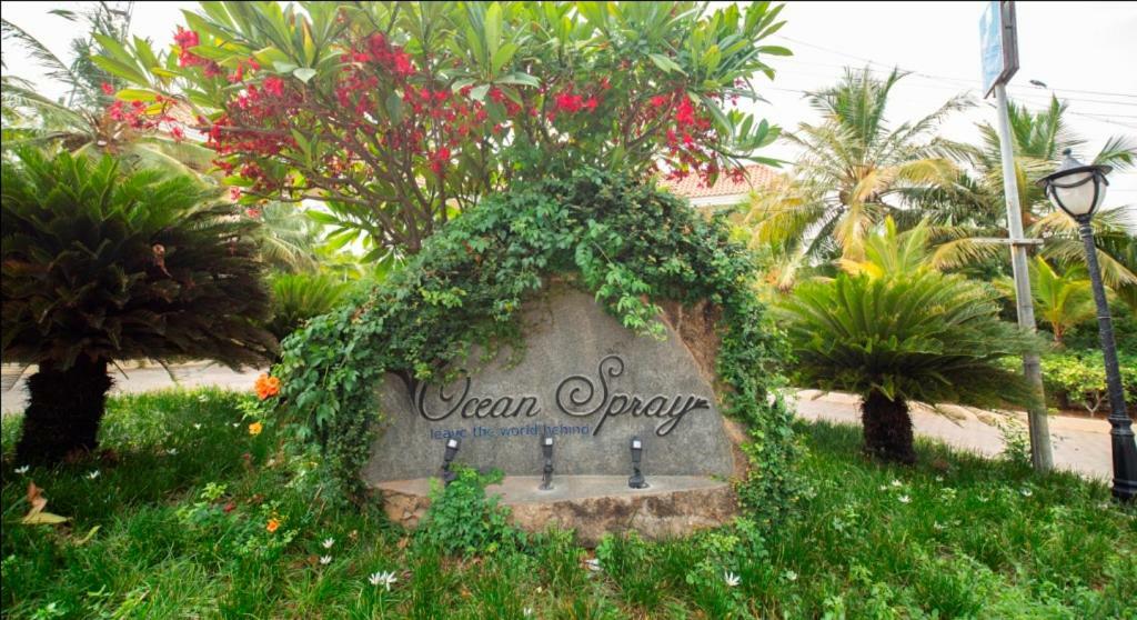 Ocean Spray Hotel Kalapettai Exterior photo
